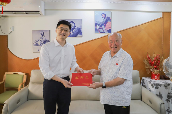 深圳市军休服务管理中心开展“八一”走访慰问活动